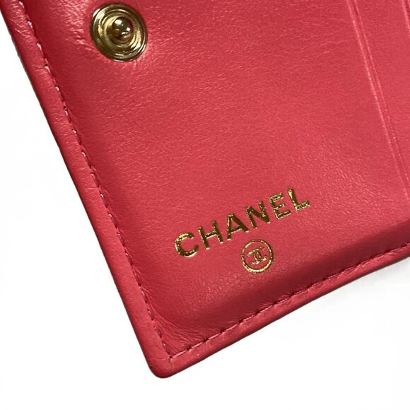 Auth CHANEL Matelasse AP3055 White Grained Calfskin Bifold Wallet Gold hardware - Picture 5 of 11